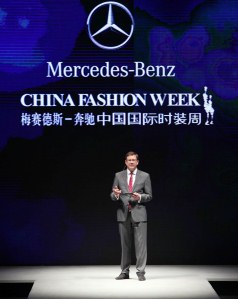 梅赛德斯-奔驰（中国）汽车销售有限公司总裁兼首席执行官麦尔斯在2011梅赛德斯-奔驰中国国际时装周开幕盛典上致辞.JPG