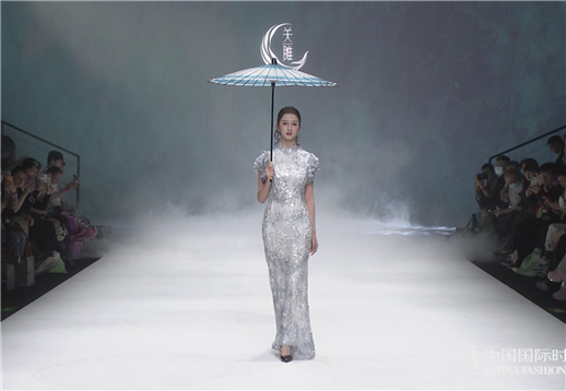 关雎记·关亚争 时尚厦门.jpg