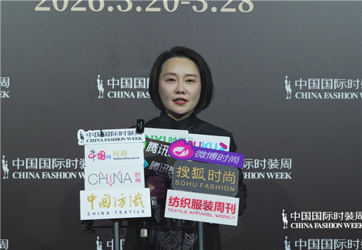 衣迪阿诺·梁燕 北服日采访.jpg